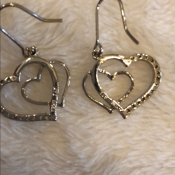 💖Heart Shaped💖 Silver Cubic Zirconium Earrings - Picture 2 of 4